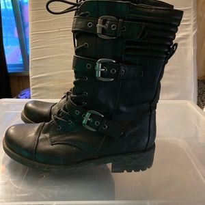 Women’s boots  size 9.5